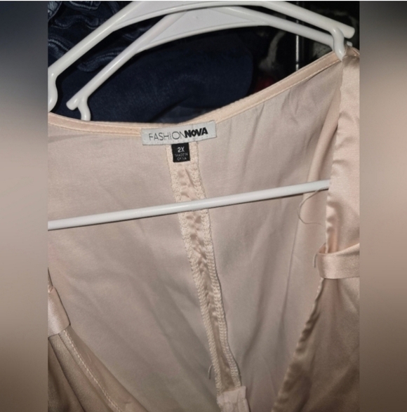 🍁🍂Fashion nova pink satin &lace blouse 2x - Picture 4 of 6